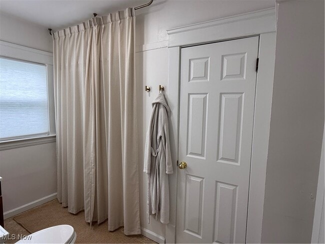 Photo - 1320 W 108th St