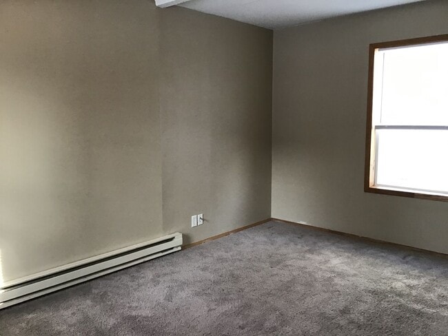 Photo - New!! Main Level 2 Bedroom in St Paul Dupl... Unidad A