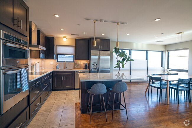 Building Photo - 4 bed / 4.5 bath flat in South Plaza overl... Unit GrandA5017 - 3 Rental