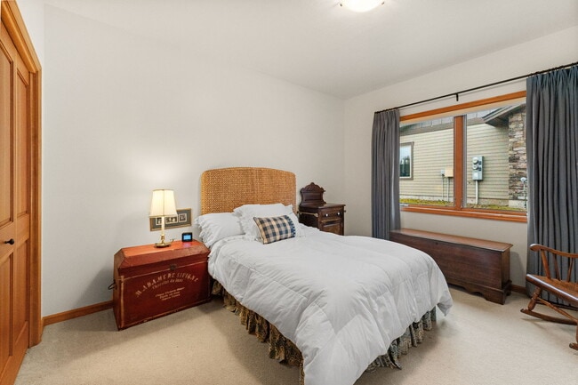 Photo - 3300 Graf St