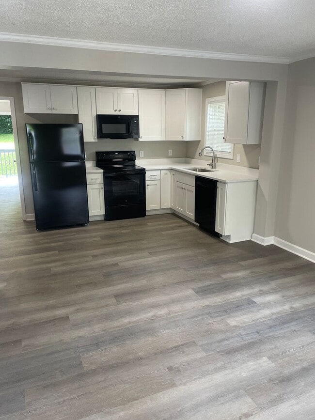 Photo - 2040 Thurmond St