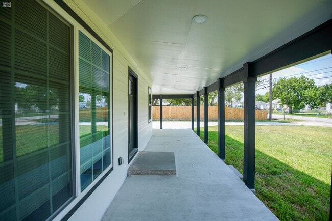 Photo - 1614 Clare Dr