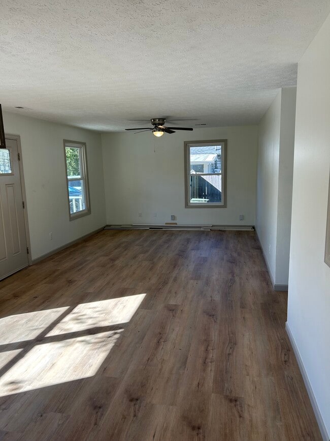 Photo - 722 Washburn Rd NW