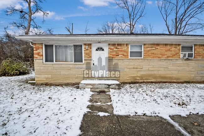 Building Photo - 2410 N Lesley Ave