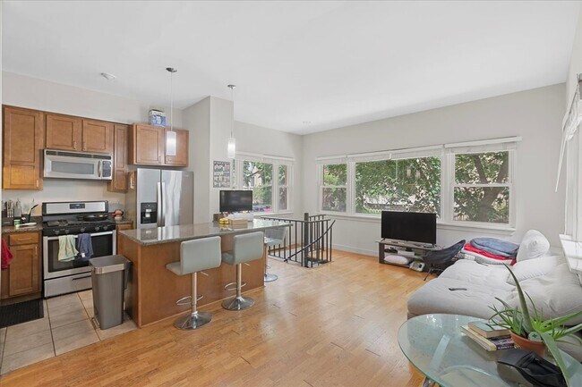 Photo - 429 W Wellington Ave Apartment Unit 1A