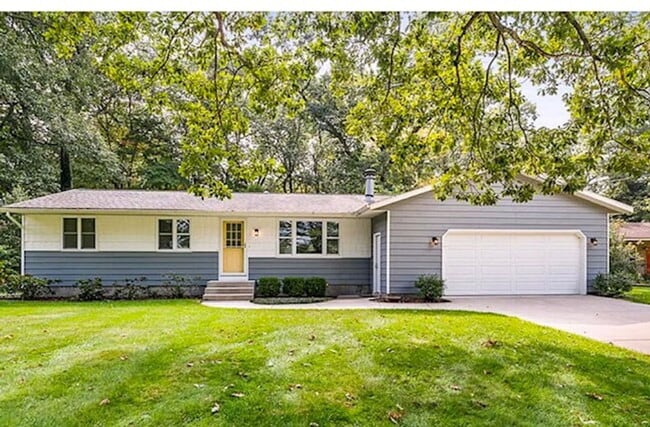 Building Photo - 15858 Lake Ave