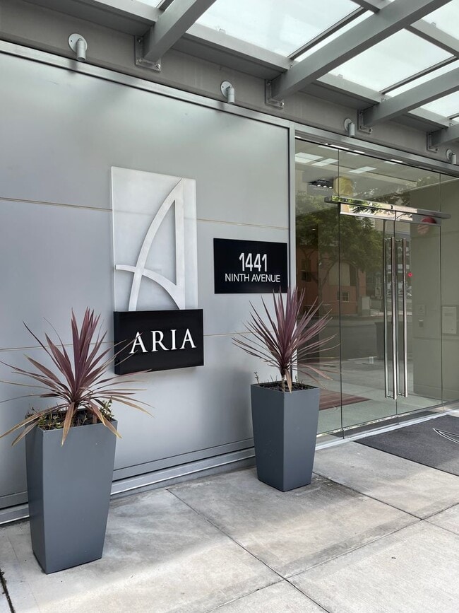 Building Photo - Gorgeous 3 Bedroom 2 Bath Condo For Rent a...