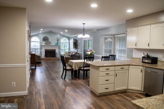 Photo - 105 Westmorland Ct