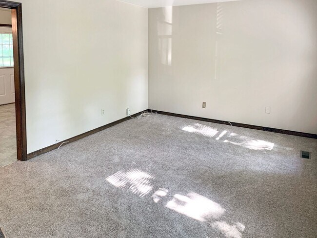 Photo - Beautiful 4 Bedroom, 2 Bathroom Cape in Ch...