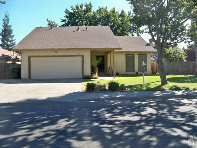 Building Photo - Located in North Modesto Near Mall and Fre... Rental