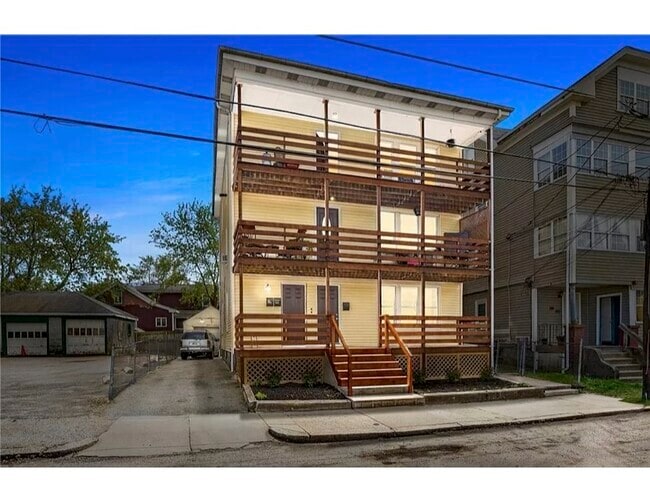 Building Photo - 289 Mowry St Unit 1 Rental