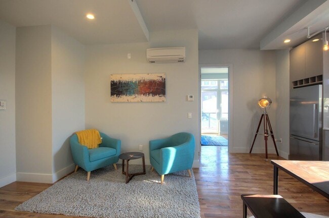 1034 Greene Ave Unit 2