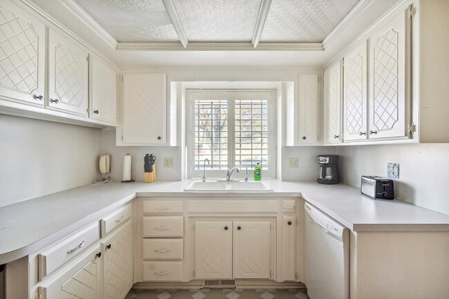 Photo - 11105 Saint Charles Ave