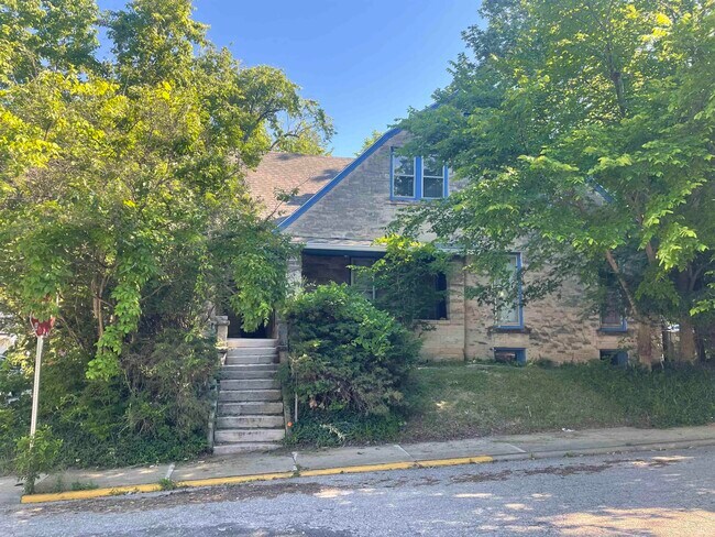 Photo - 301 E University St