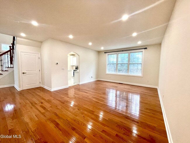 Photo - 11 Poplar Dr