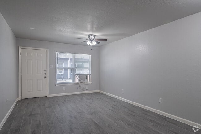 2BR, 1BA -850SF