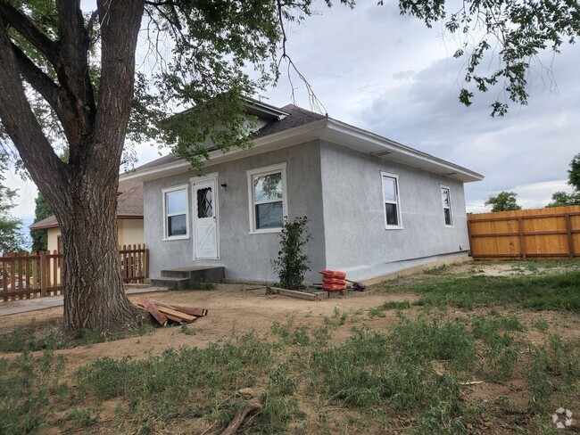 Building Photo - 1305 N La Crosse Ave Rental