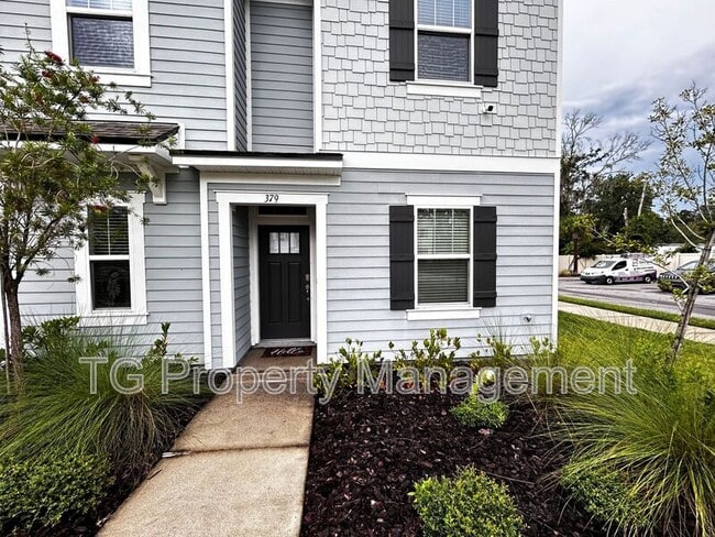 Photo - 379 Annies Pl