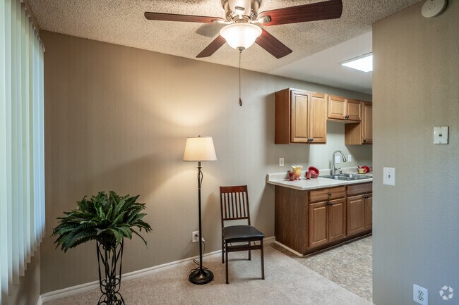 1BR, 1BA - 740SF - Dining Room