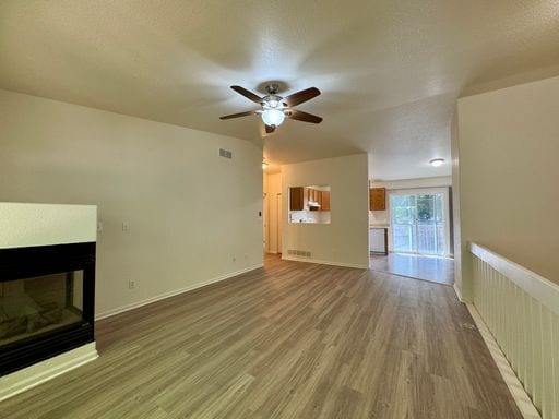 Building Photo - Fantastic 3 Bed 2 Bath Longmont Duplex! Av... Rental
