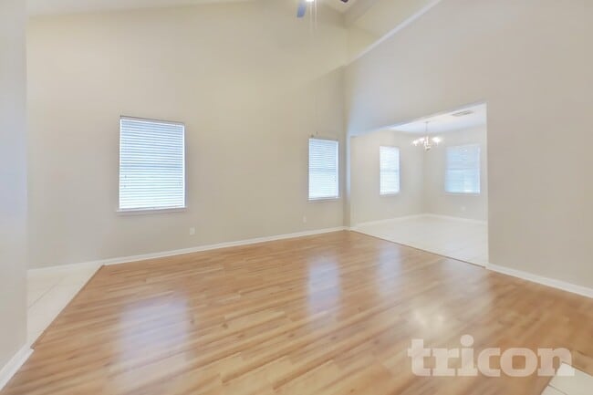 Photo - 2011 Rycroft Dr