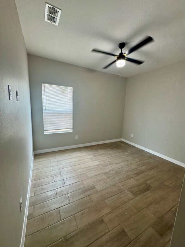 Photo - 116 W Diamond Ave