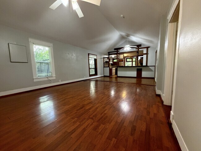 Photo - 416 E Huntsville Rd