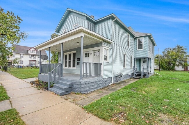 Building Photo - 505 La Grave Ave SE Unit 2 Rental