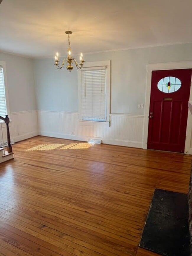 Photo - Charming 4BR/2BA House w/ Fenced back yard!