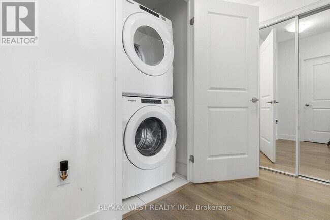 Photo - 202 Burnhamthorpe Rd E Unit 1310