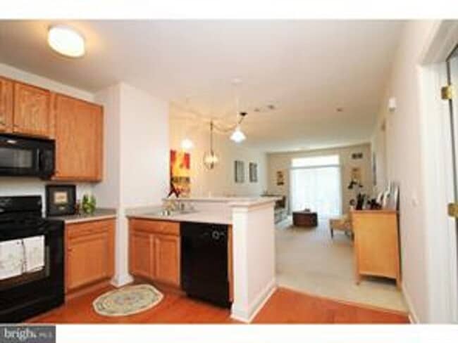 200 W Elm St