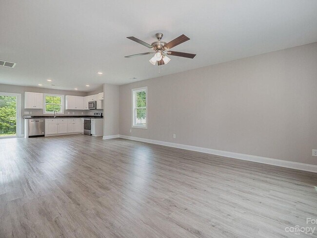 Photo - 3 Bedroom 2.5bathroom Townhome - Downtown !!