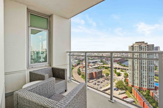 Photo - 541 W Kinzie St