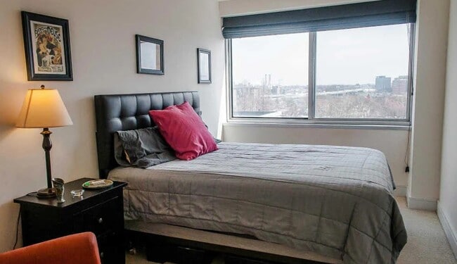 Building Photo - 800 4th St SW Unit S709