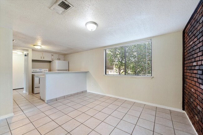 Photo - 15919 Golf Club Dr Unit 112