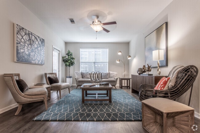 2 BR, 2 BA - 1060 SF