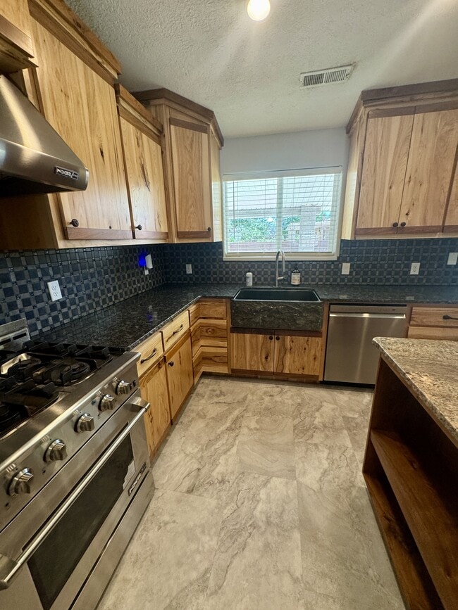 Photo - 1345 W Agate Rd