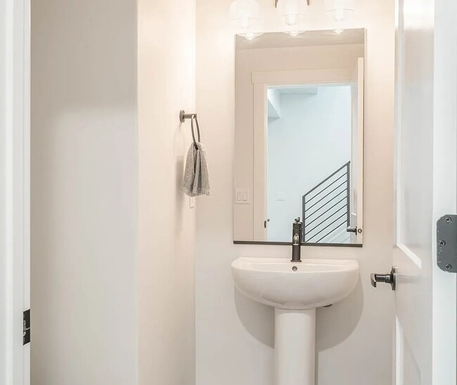Photo - 2801 W 2705 N