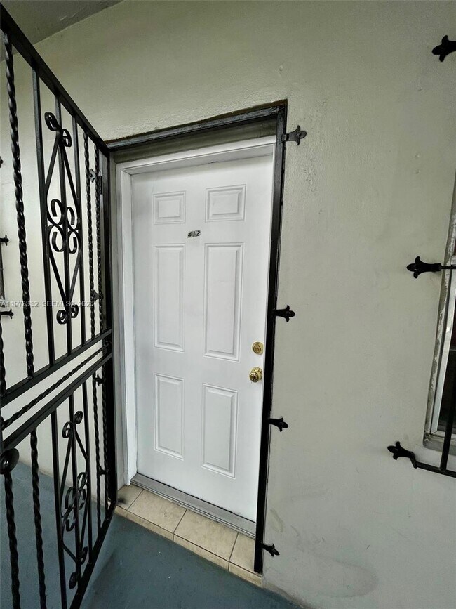 Photo - 1035 W 77th St Unit 412