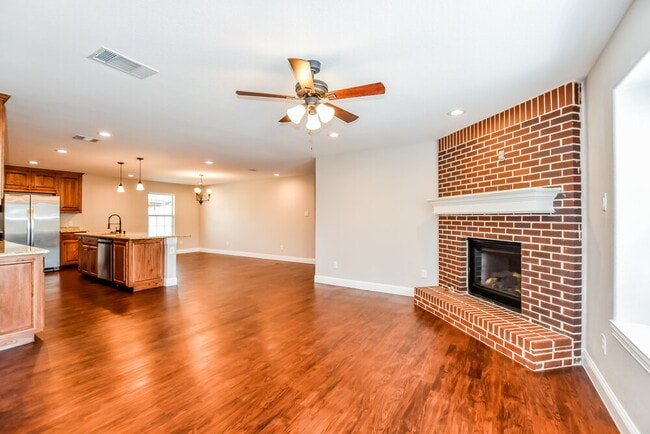 Photo - 2913 Louis St