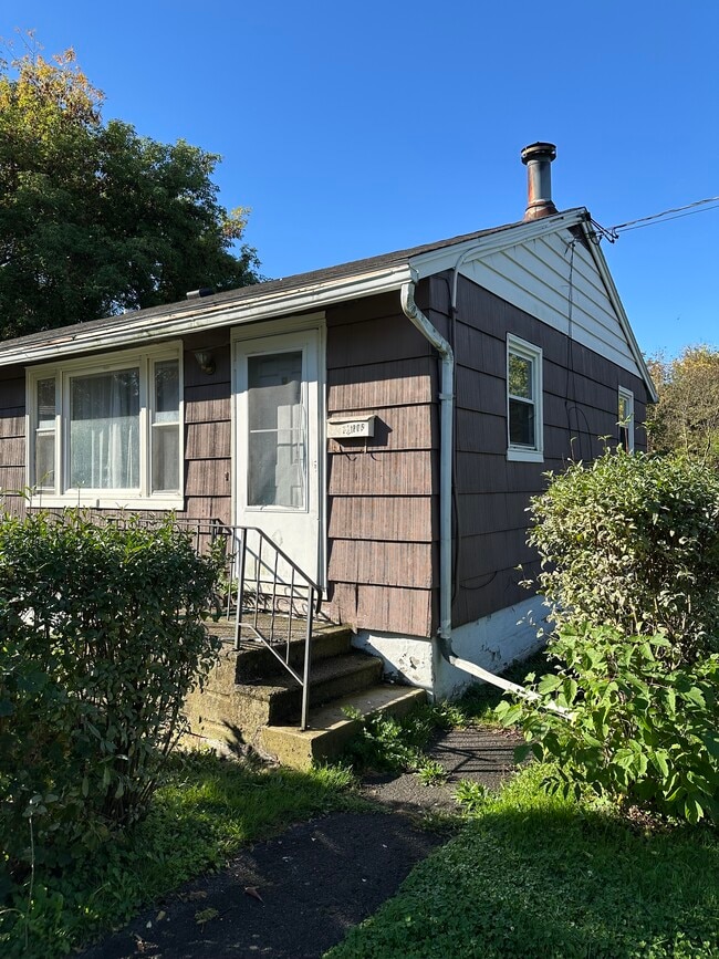 Building Photo - Crehange St 205/207 Unit 1