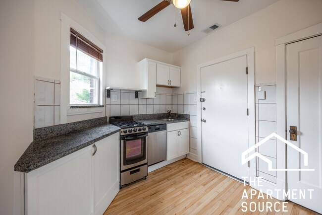 Photo - 1925 W Armitage Ave Unit 2F