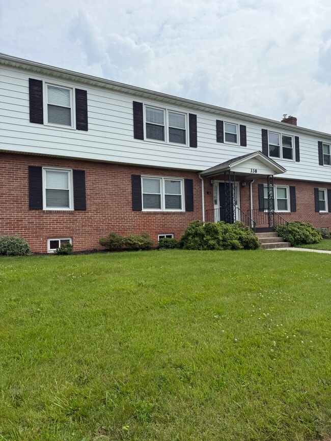 Front of Building - 338 S Jefferson St Apartments Unit Second Floor D