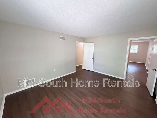 729 Blackstone Ln
