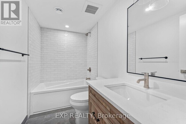 Photo - 885 Somerset St W Unit 2