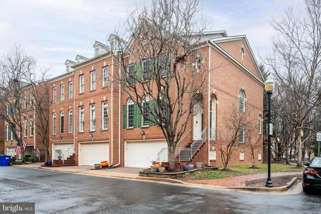 Building Photo - 259 Murtha St