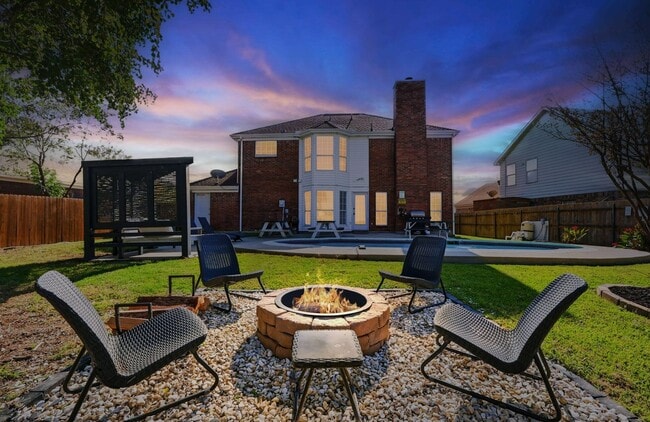 Building Photo - 6440 Knoll Ridge Dr