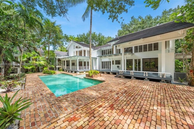 Building Photo - 5600 Oakwood Ln
