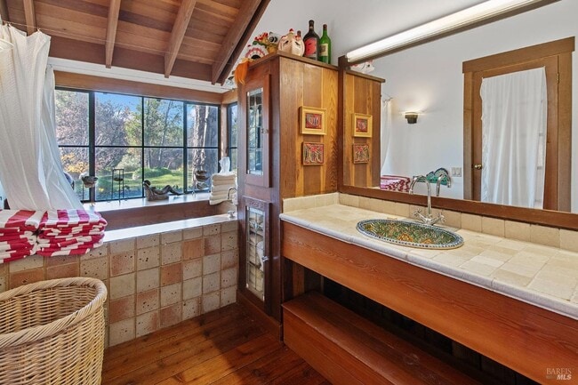 Photo - 4040 Spring Mountain Rd