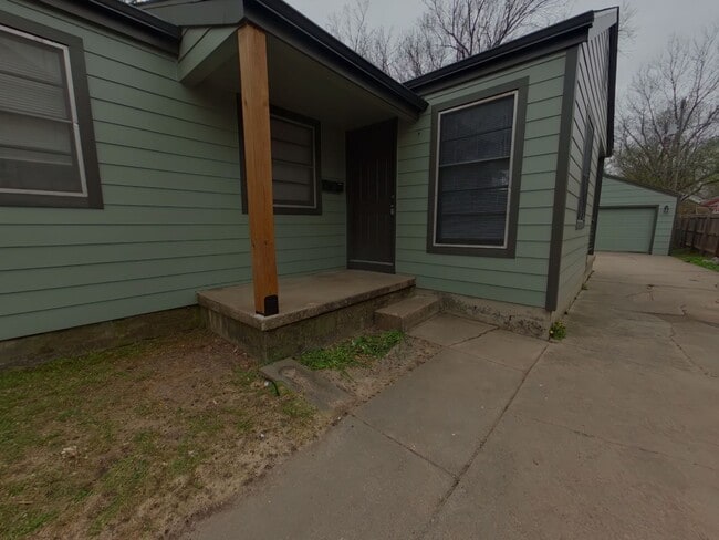 Building Photo - 1823 N Jeanette Ave